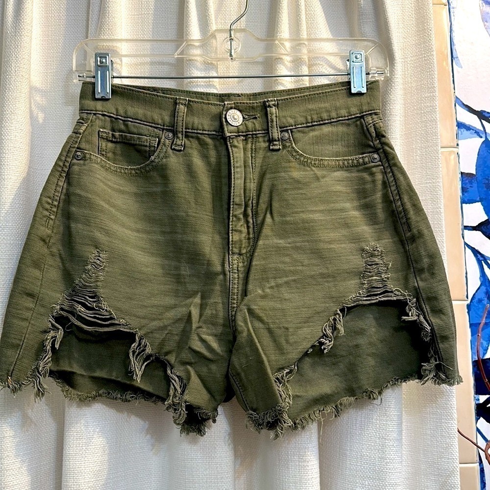 Women’s American Eagle 100% Cotton Army Green High Rise Distressed Shorts Size 0
